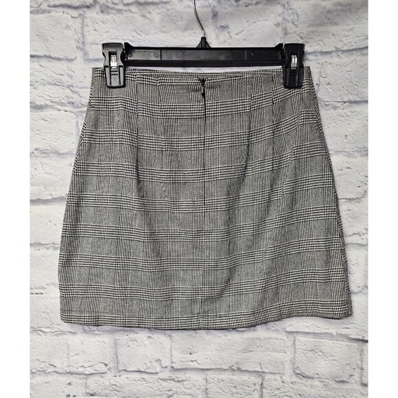 JOHN GALT S BLACK WHITE HOUNDSTOOTH SLIT FRONT SHORT SKIRT - Picture 12 of 16